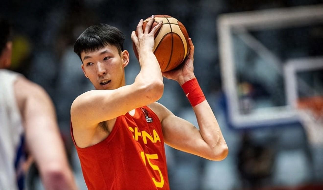 深夜10点！中国男篮19人集训名单揭晓，三大意外引球迷热议