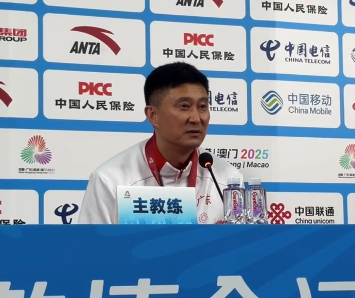 广东全运夺冠后采访：杜锋谈压力与坚持，阿旺曝教练床头药瓶
