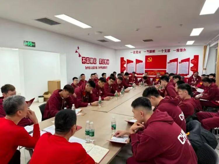 男篮集训启动，赵睿总结发言；朱松玮等4人因违规遭禁赛