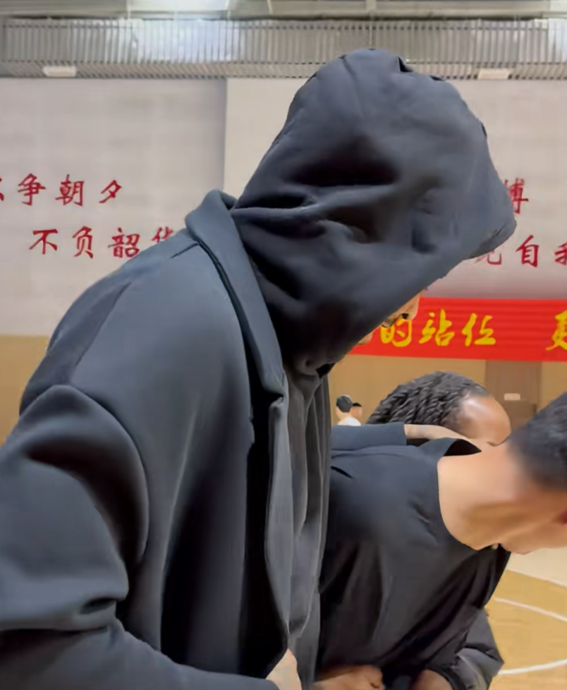 辽宁男篮正式集结！杨鸣率队互动，莫兰德活跃，新援布朗内敛引关注