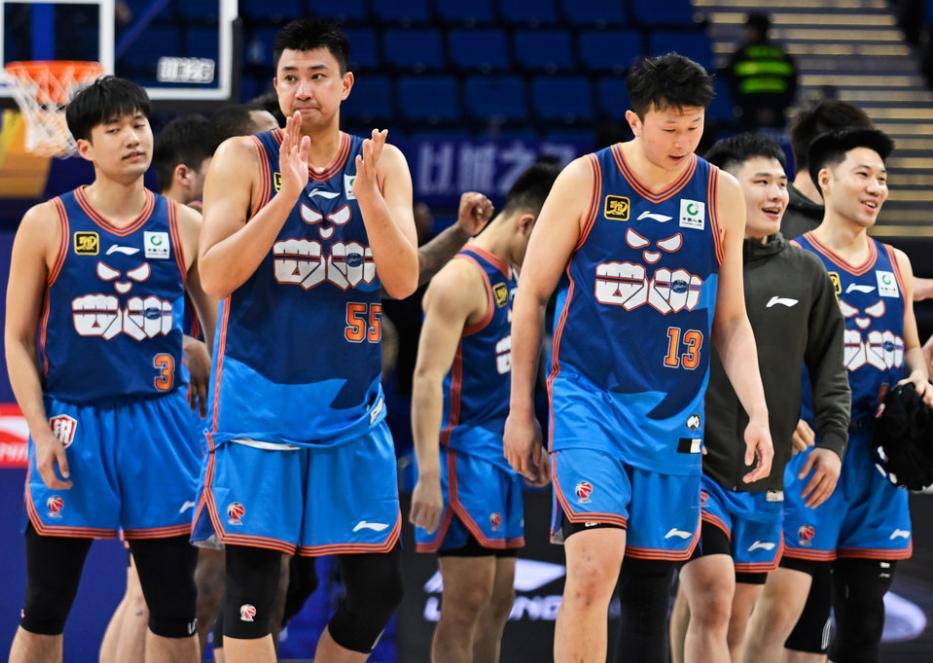 CBA最新动态：四川男篮准入危机，广东双外援就位，北京再引强援