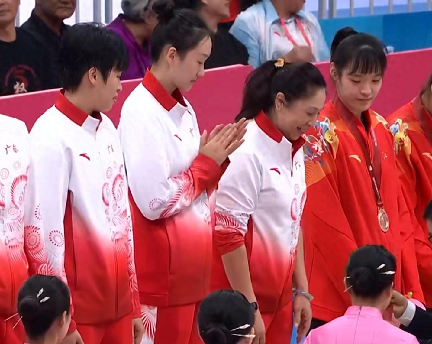 2025女篮决赛：陈明伶12中9成奇兵，广东力克四川夺冠