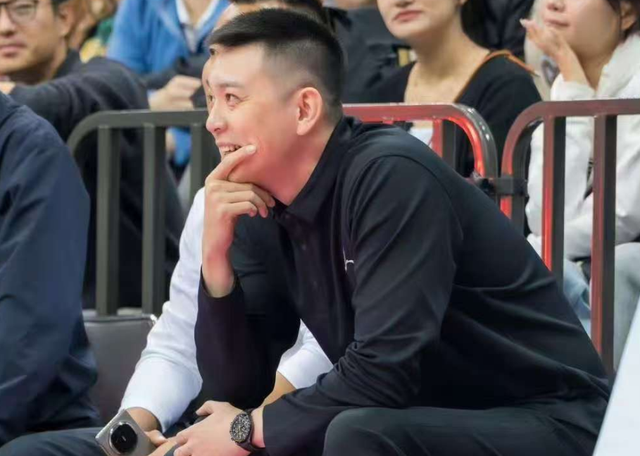 辽宁男篮CBA俱乐部杯力克江苏队，新外援布朗首秀引关注