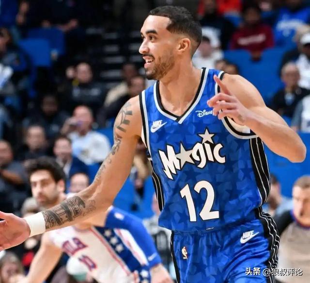 身高1米98臂展2米08！朱芳雨直播揭秘签约NBA旧将奎恩原因