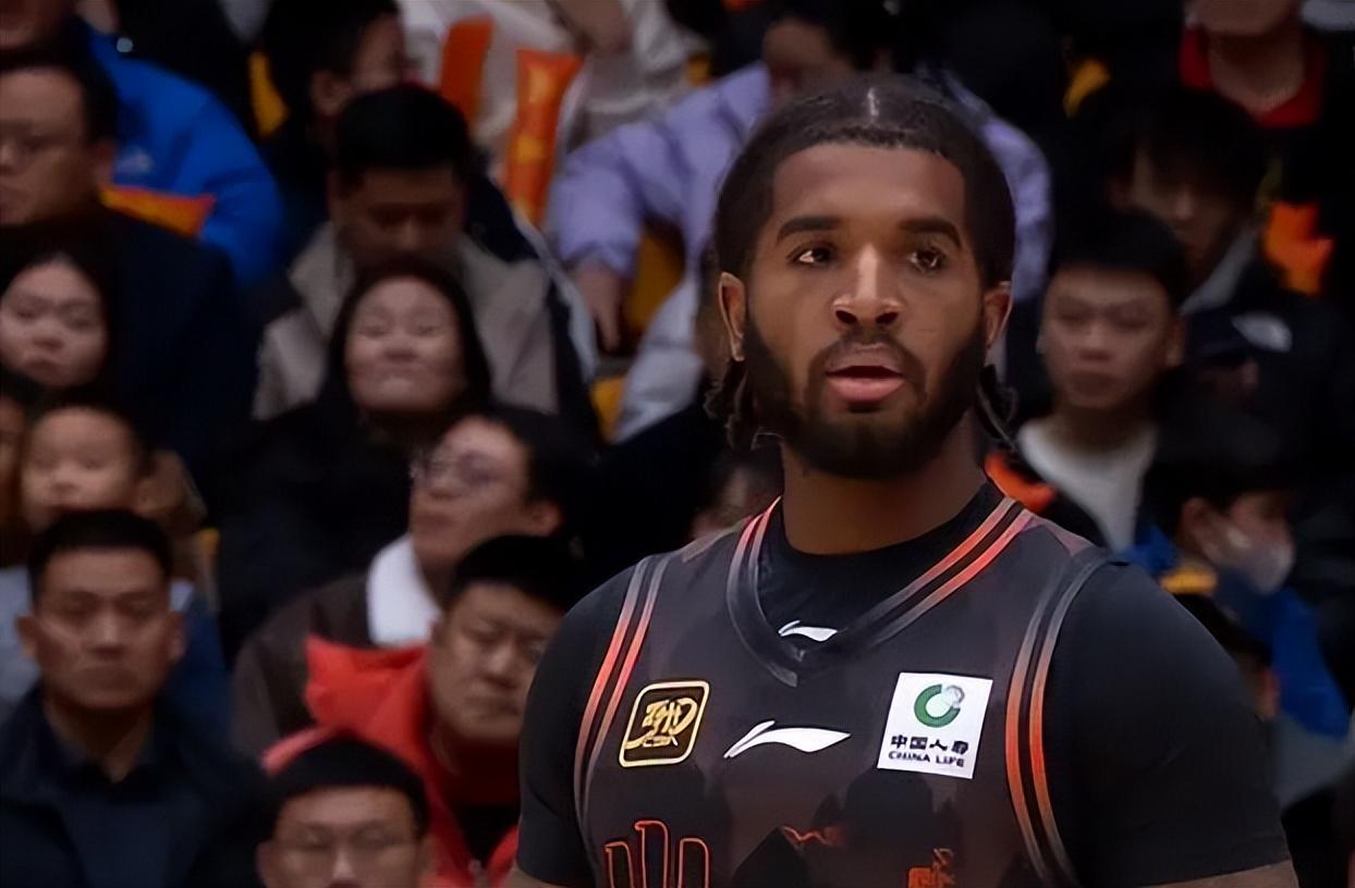 山东U22男篮全运四连胜晋级八强，青春风暴席卷赛场