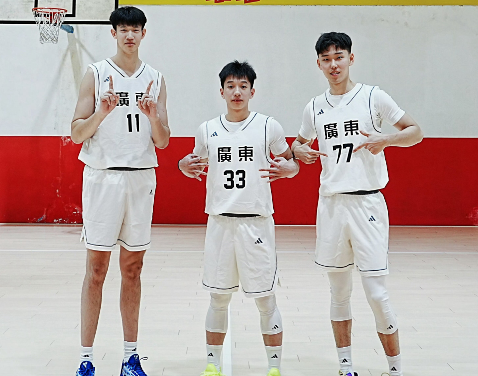 王浩然突破上篮