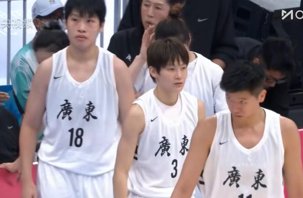 全运会女篮半决赛：广东60分狂胜辽宁，武桐桐杨舒予闪耀全场