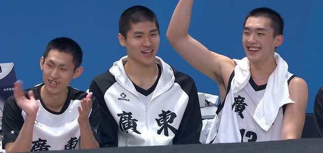 广东U18男篮19分大胜四川 提前锁定8强 夏振峰王洪泽表现抢眼