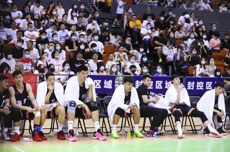 全运会男篮夺冠夜：陈海涛五路进账，奖金激励众将士