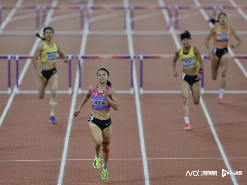 全运会莫家蝶400米栏蝉联冠军，双冠王再冲两金