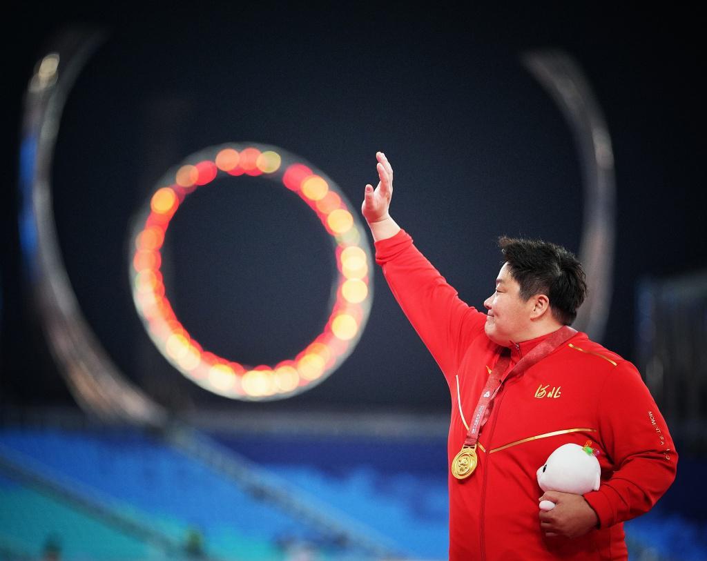 巩立姣训练场景