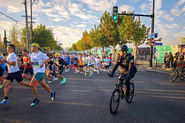 2025TopRun上海10公里精英赛：警方多举措保障赛事安全