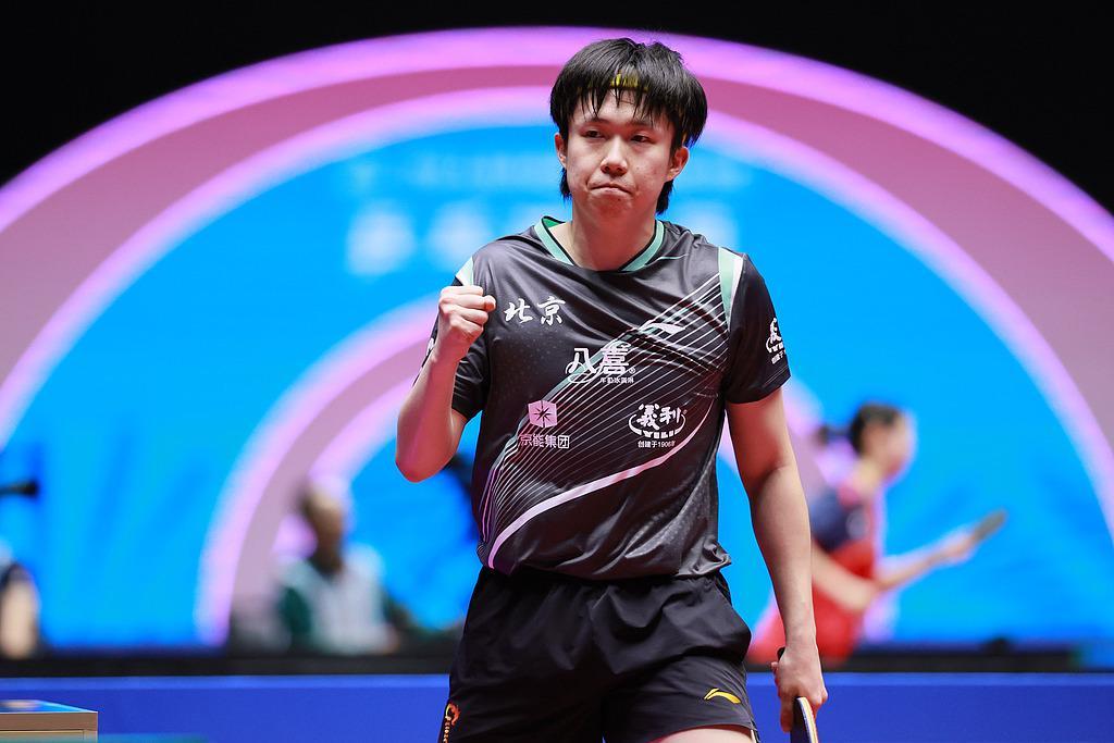 全运会乒乓球男单激战：王楚钦4-3险胜黄镇廷晋级八强