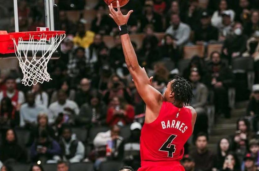 巴恩斯28+10+8+5封盖统治赛场，猛龙双杀骑士米切尔空砍31分