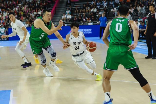 赵继伟受伤离场