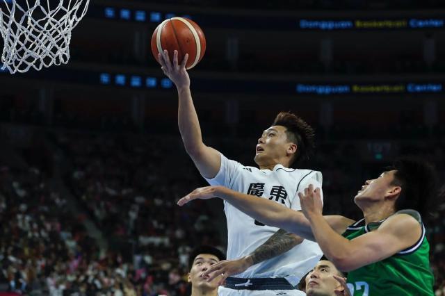 高诗岩突破上篮