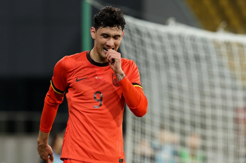 熊猫杯中国2-0胜韩国！22岁国足新星双响，女友现身引关注