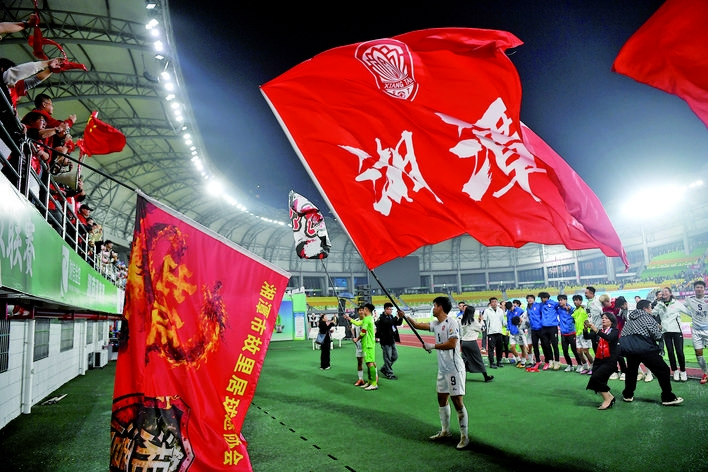 湘潭足球队三变制胜：从胶着到逆转的战术蜕变