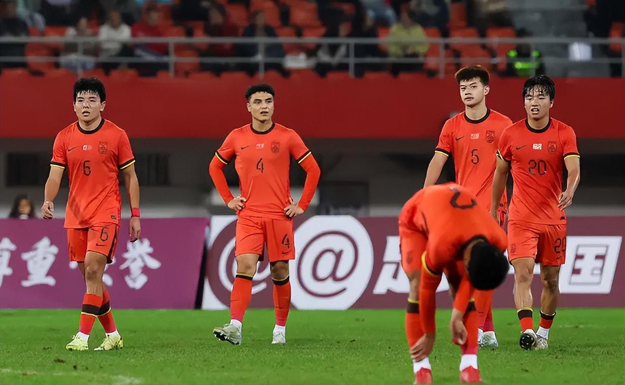 国脚汪士钦留长发涂美甲引热议：职业规范与个人表达如何平衡？