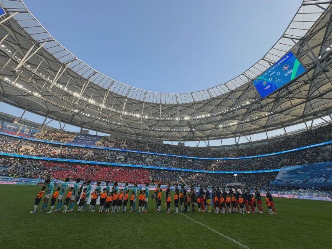 辽超总决赛现场观众