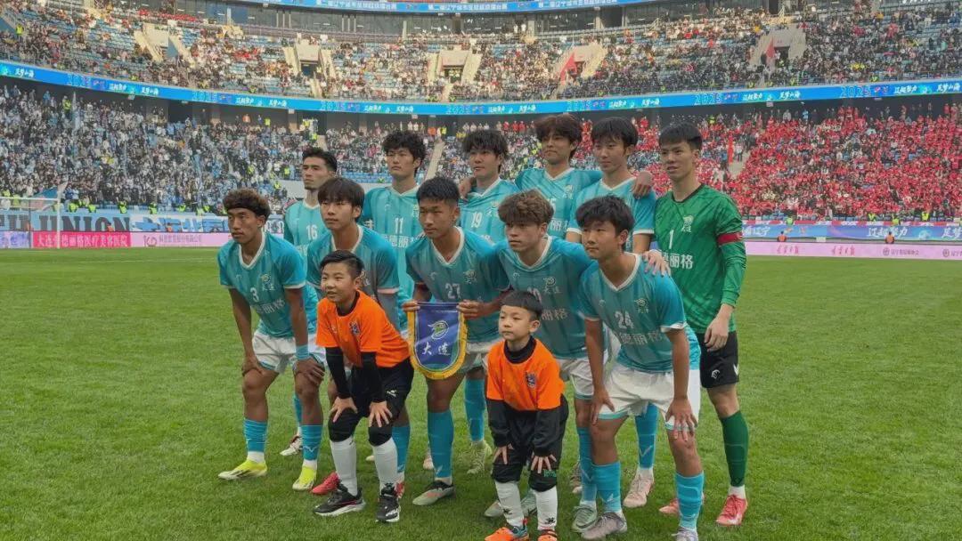 辽超总决赛大连队球员庆祝