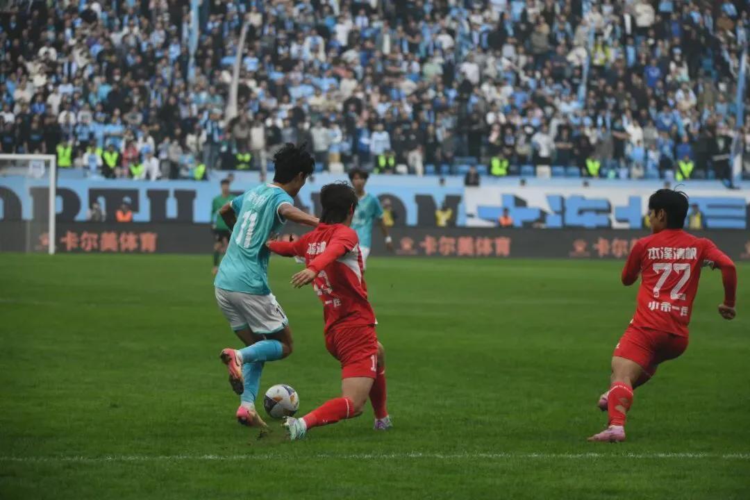 辽超总决赛大连队庆祝胜利