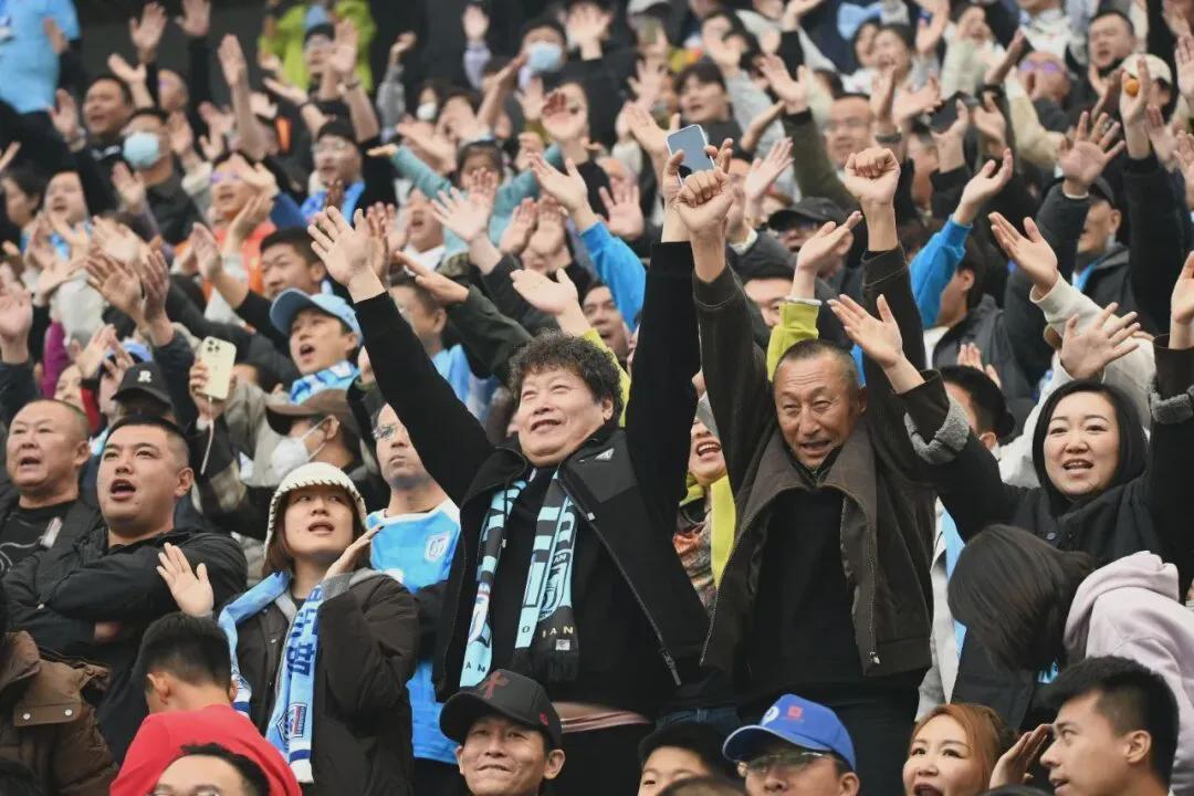 辽超总决赛本溪队球迷