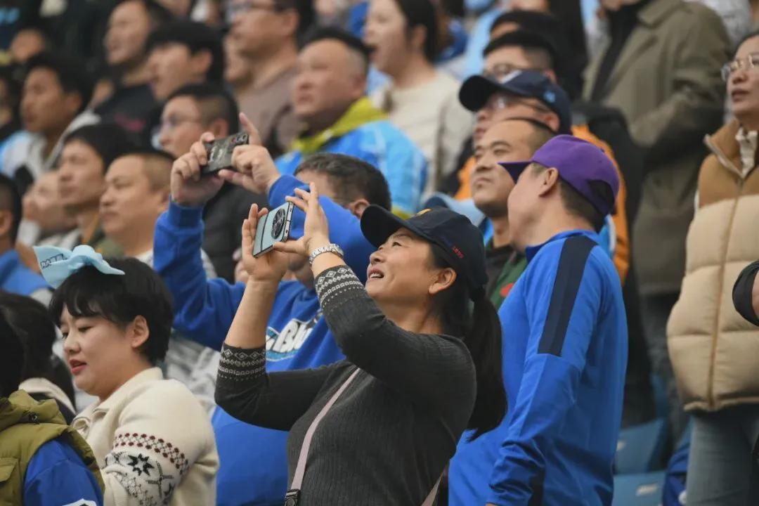 辽超总决赛现场氛围