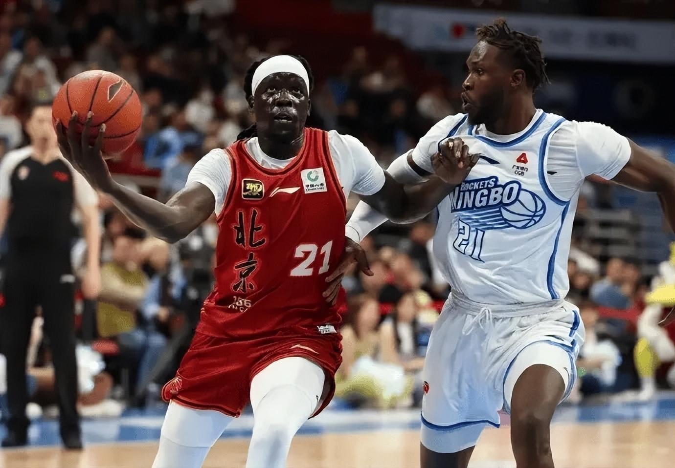 北京男篮续约奥莫特：进攻潜力待挖掘，防守短板需警惕