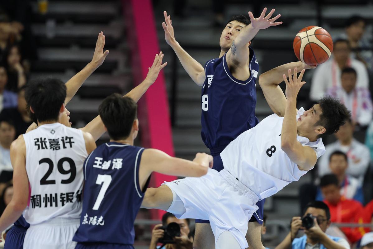 全运会篮球男子成年组决赛：广东队强势夺冠 101-65大胜浙江队