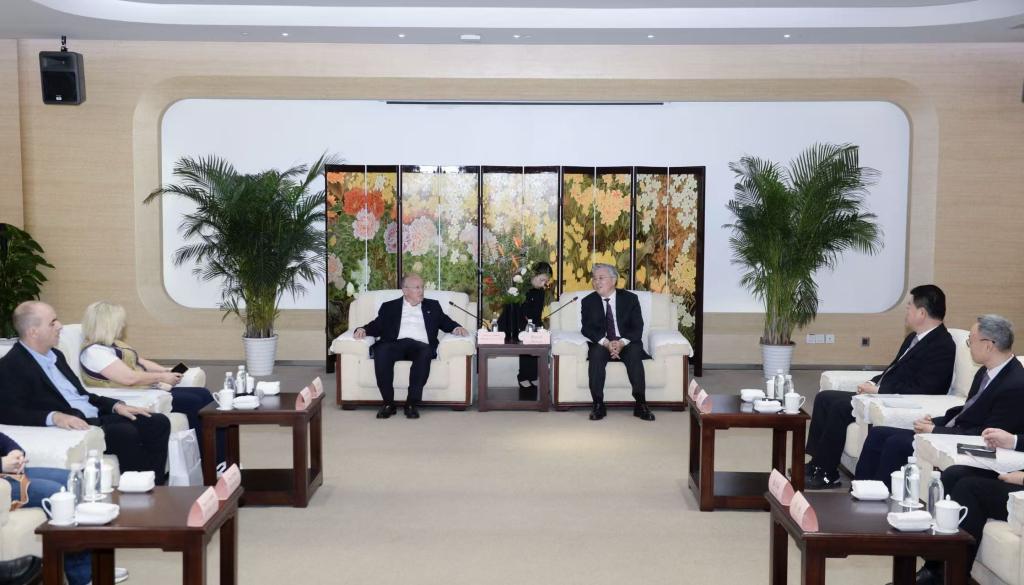 2025南京马拉松盛大开跑 希腊马拉松市政府代表团访宁共话合作