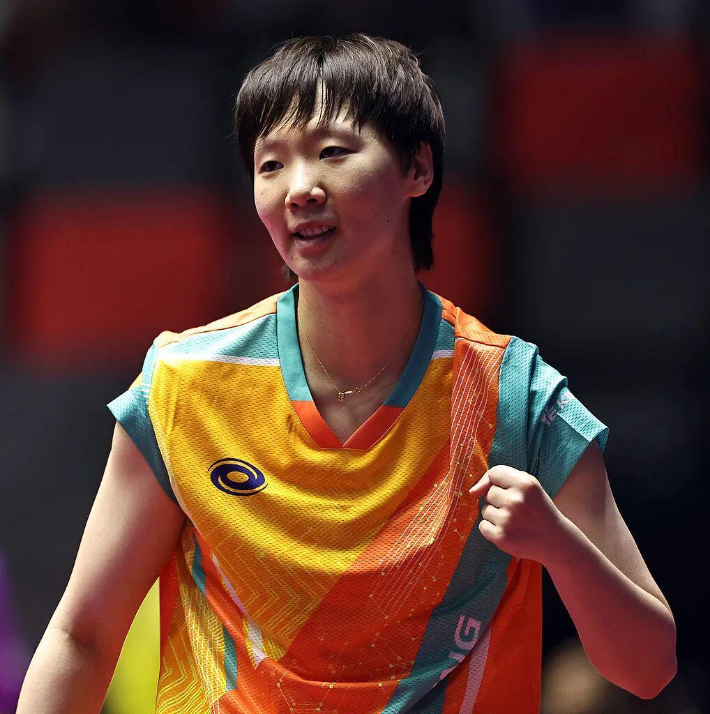 全运会乒乓球女单：王曼昱4-1力克钱天一，强势晋级八强