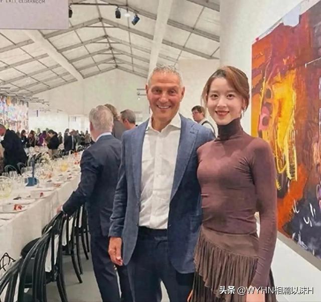 章泽天英国晚宴现场照1