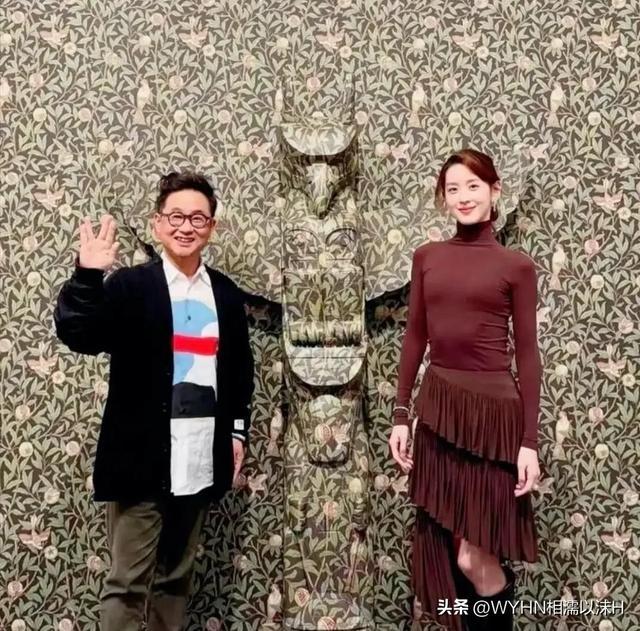 章泽天英国晚宴现场照3