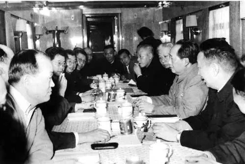 1971年主席南巡突返京，密令许世友调兵入沪抓捕王维国