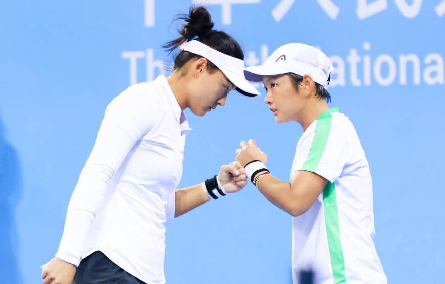 2025全运会网球女双决赛：王雅繁/蒋欣玗2-1险胜王欣瑜/袁悦摘金