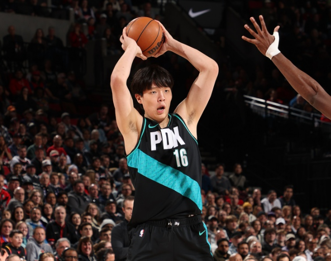 杨瀚森赛后采访：13分钟9+5+3创生涯新高，乐观回应8场未登场