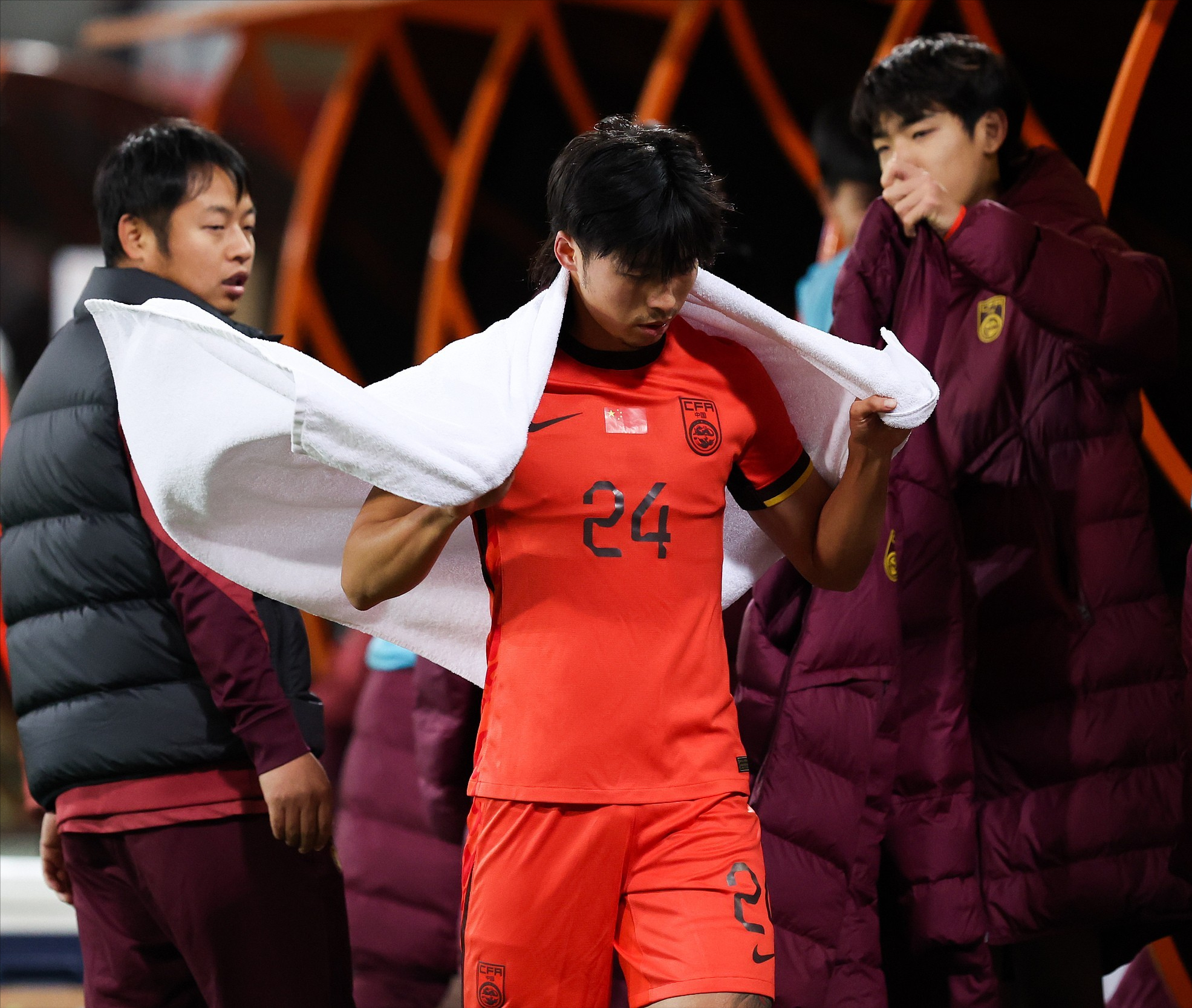 熊猫杯汪士钦3场3失误1红牌：中国U22心智短板成关键隐忧