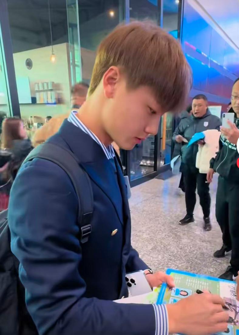 CCTV5直播大连英博vs上海海港：梭鱼湾火爆，李国旭迎关键战