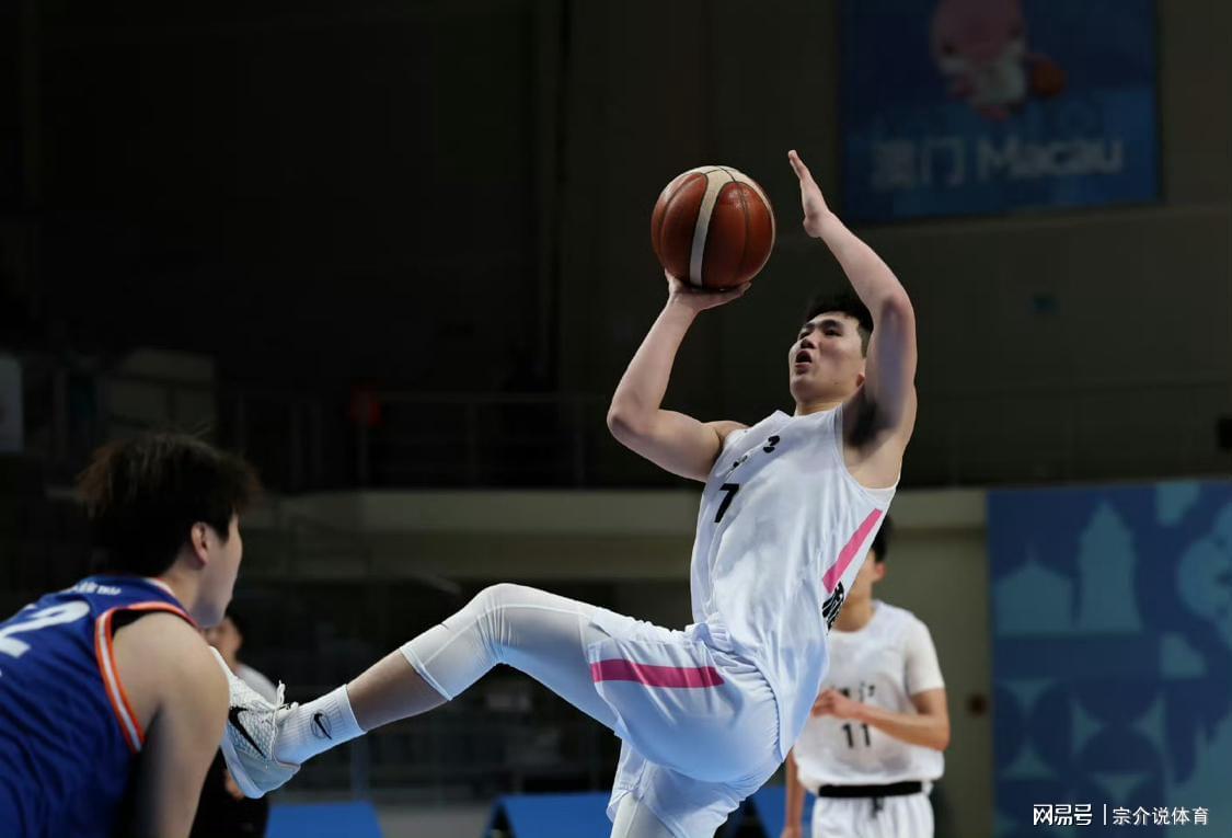 全运会惊现“独狼”表现：48次投篮狂砍52分，队友直呼球权难接