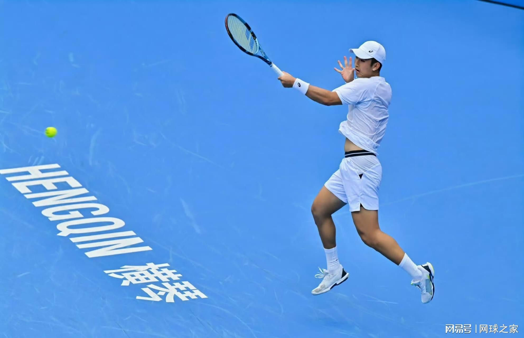 全运会网球男单：商竣程强势晋级，八强战对决布云朝克特引关注