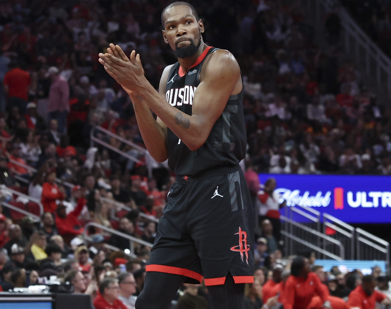 火箭加时险胜魔术117-113：球员表现全解析，2人满分，4人及格，2人低迷