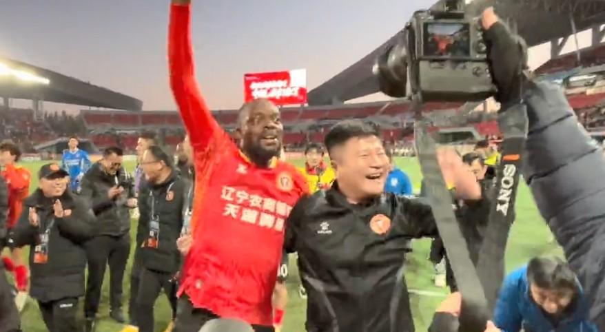 姆本扎确认续约辽宁铁人：下赛季征战中超，目标助力球队保级