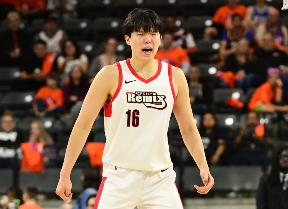 末节连中关键三分！杨瀚森21分9板险助混音队逆转南湾湖人