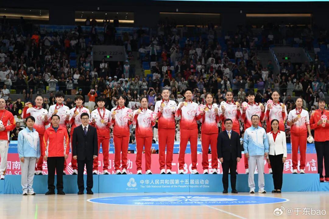 广东女篮全运会夺冠，佛山一中体育老师于东成幕后英雄