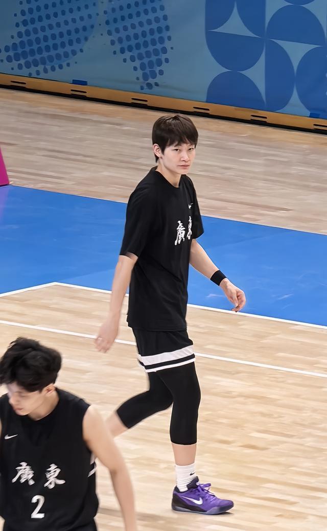 全运会女篮：云南籍杨力维带伤出战，用家乡话深情致谢球迷