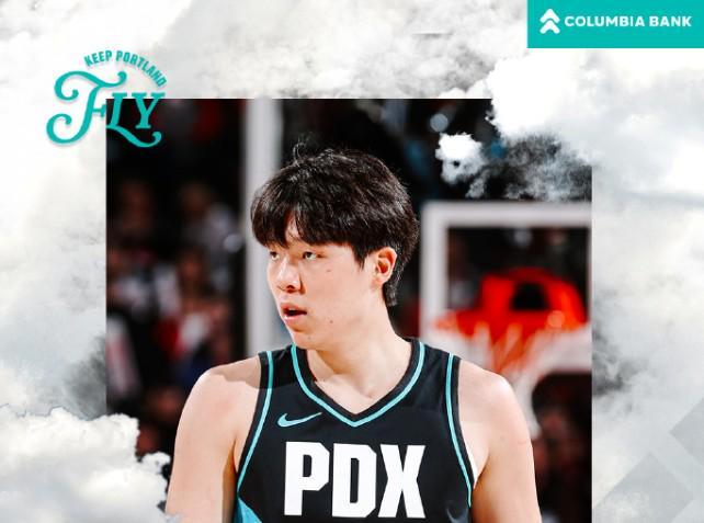 徐静雨点评：杨瀚森关键战锁定开拓者轮换席位，未来可期