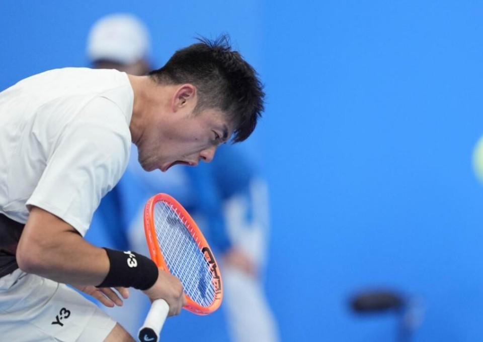 全运会网球男单：吴易昺2-1逆转黄泽林，决赛将战商竣程