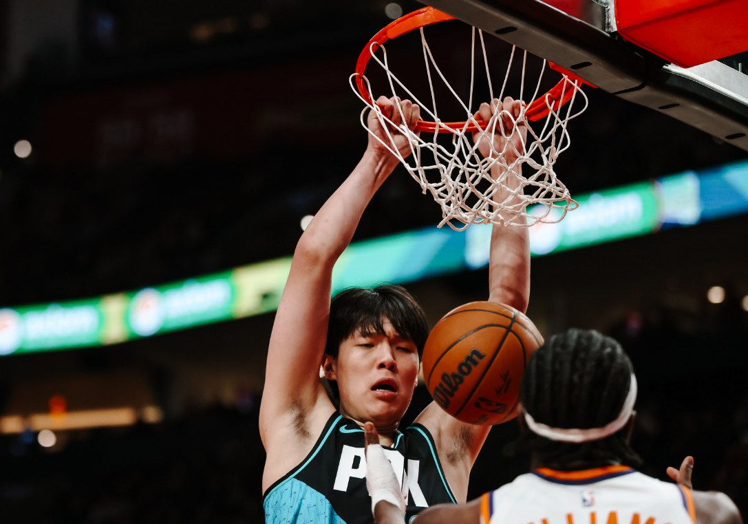 杨瀚森获主帅力挺！战术调整显潜力，未来上场机会或增加