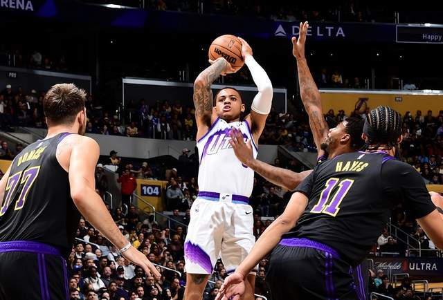 NBA激战：湖人单节40分仍落后，东契奇20+6詹姆斯里程碑